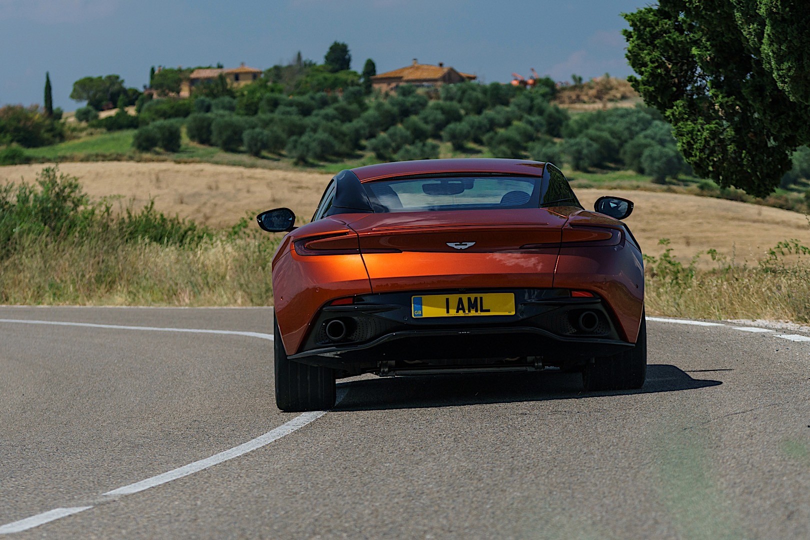 Aston Martin Db11 photo 40