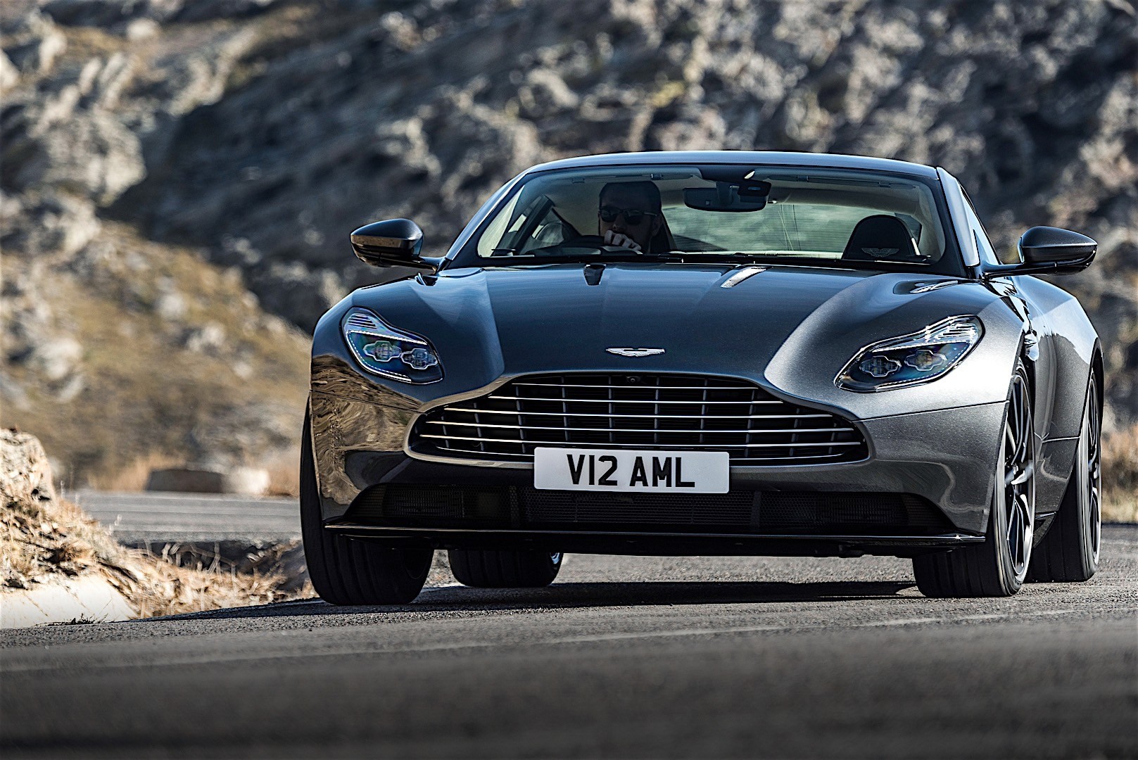 Aston Martin Db11 photo 3