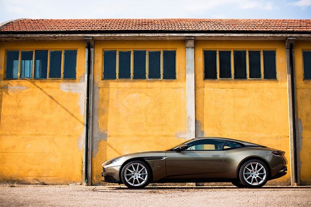 Aston Martin Db11 photo 47