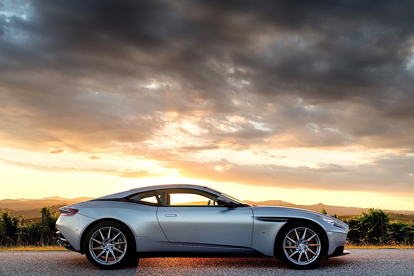 Aston Martin Db11 photo 48