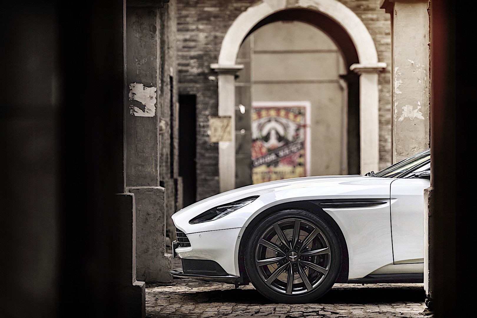 Aston Martin Db11 photo 52
