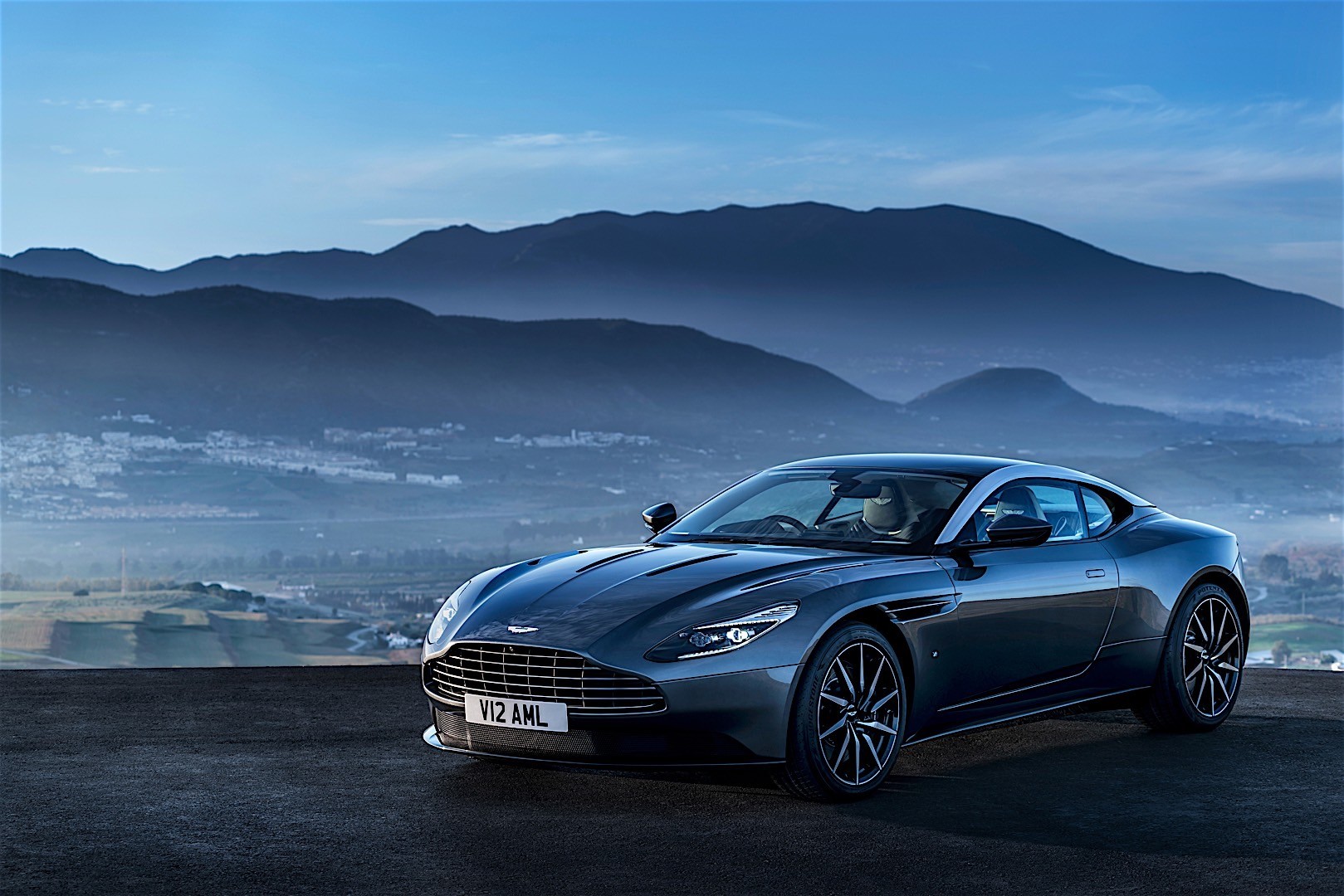 Aston Martin Db11 photo 4