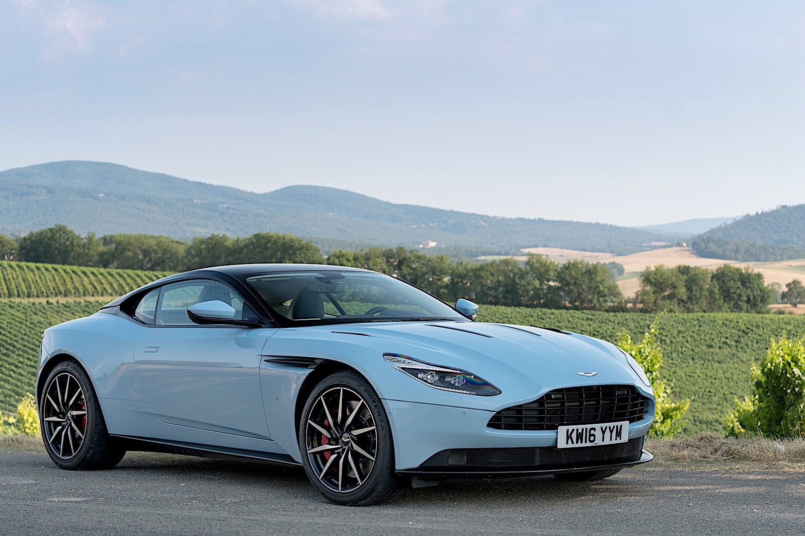 Aston Martin Db11 photo 59