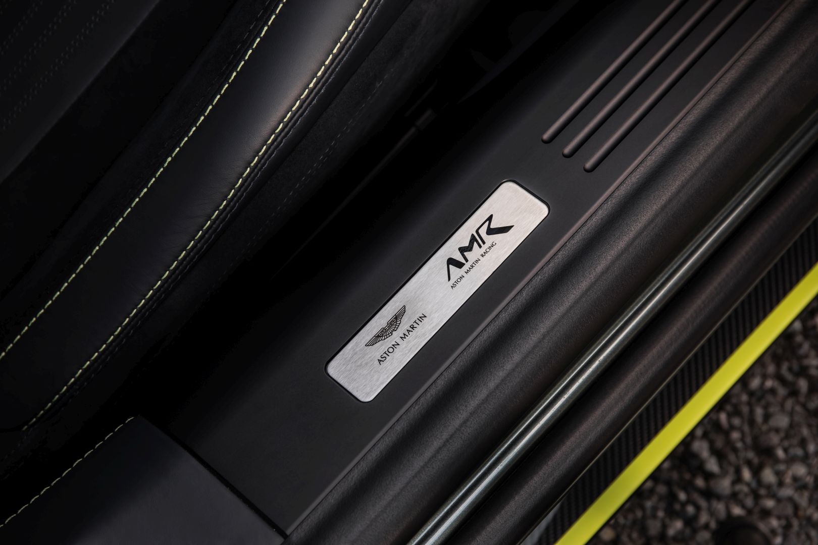 Aston Martin Db11 photo 23