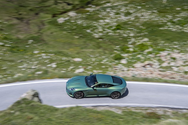 Aston Martin Db12 Foto 78