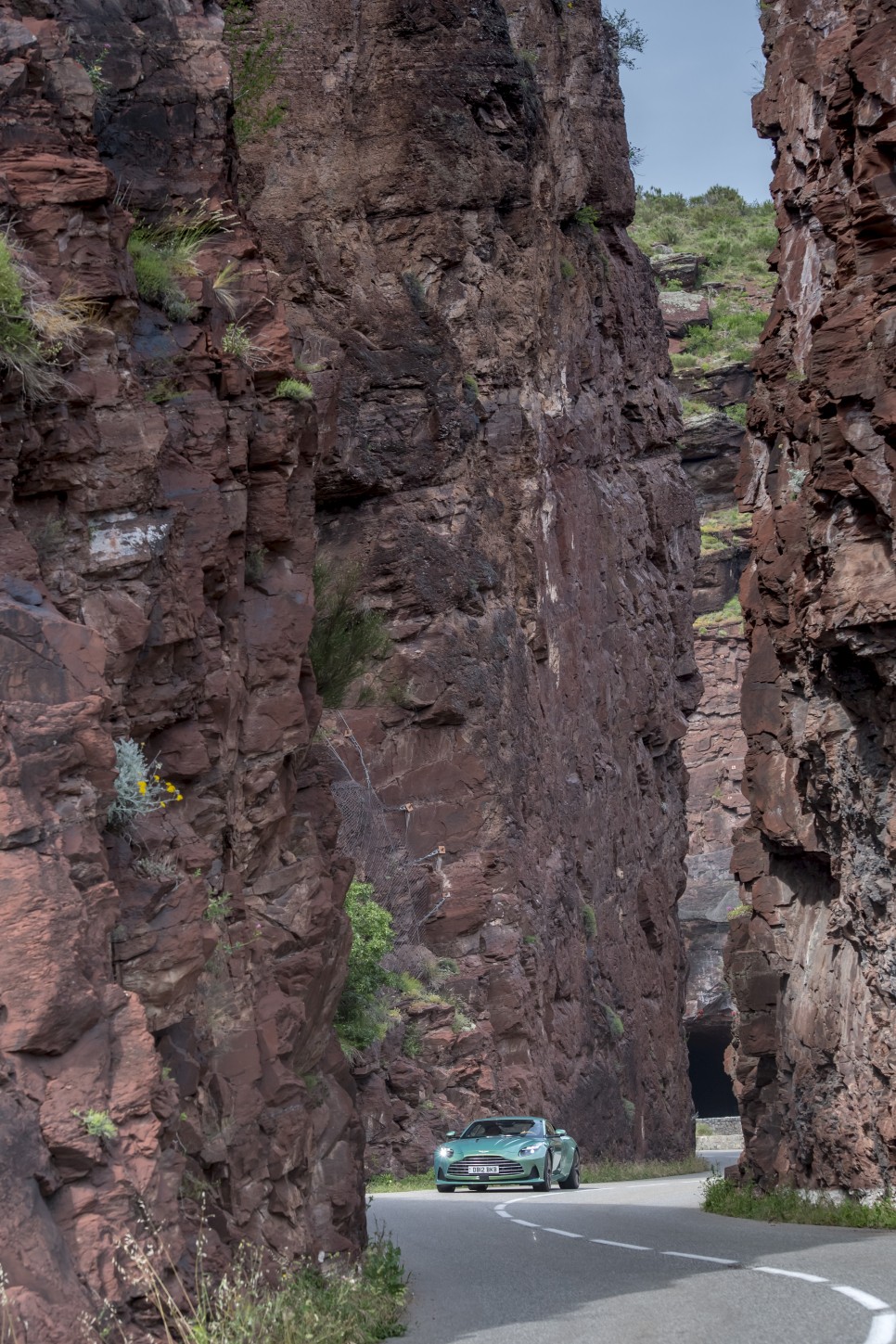 Aston Martin Db12 photo 79