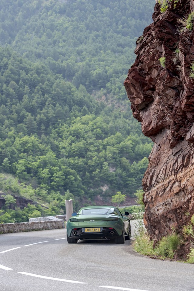 Aston Martin Db12 Foto 80