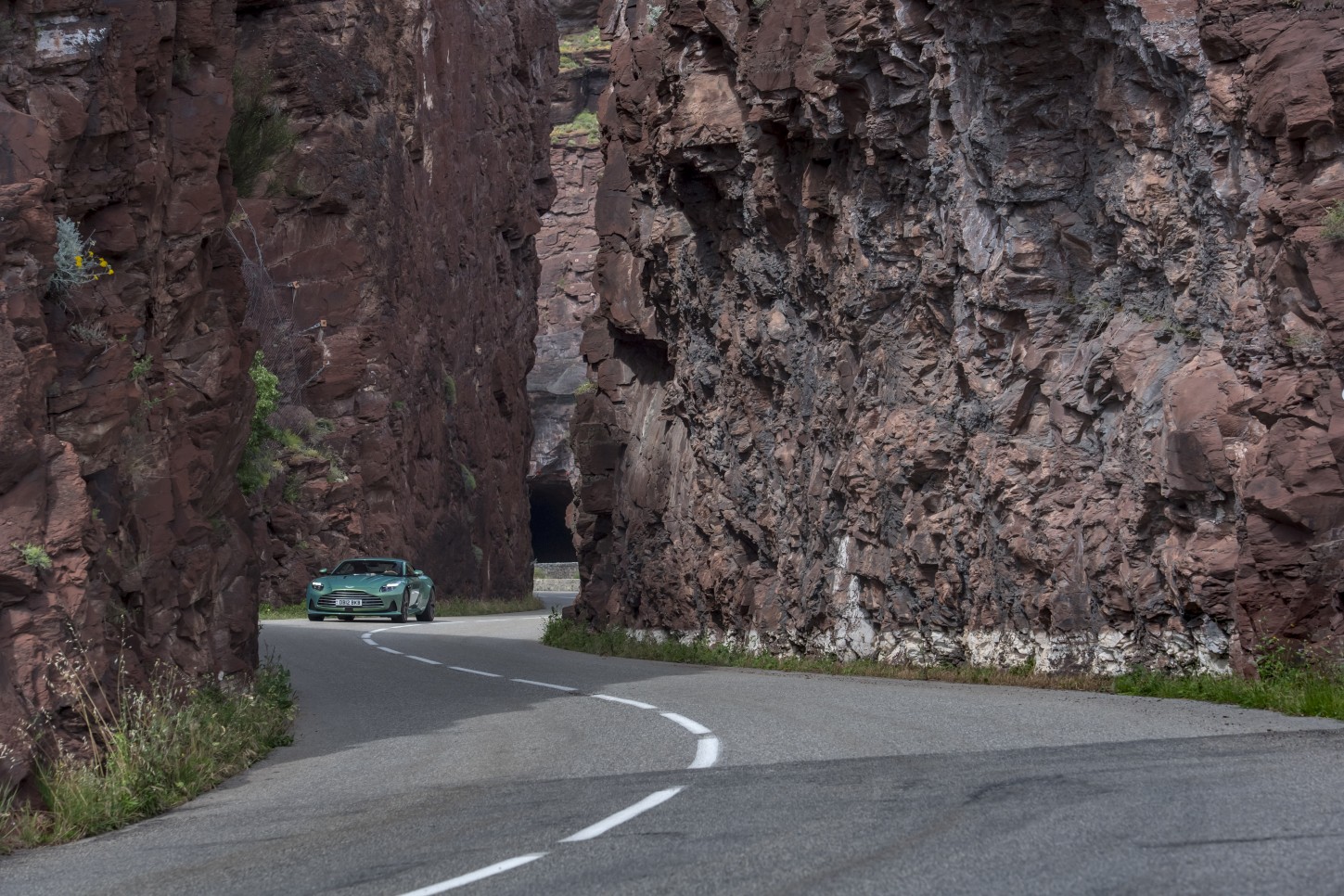 Aston Martin Db12 photo 81