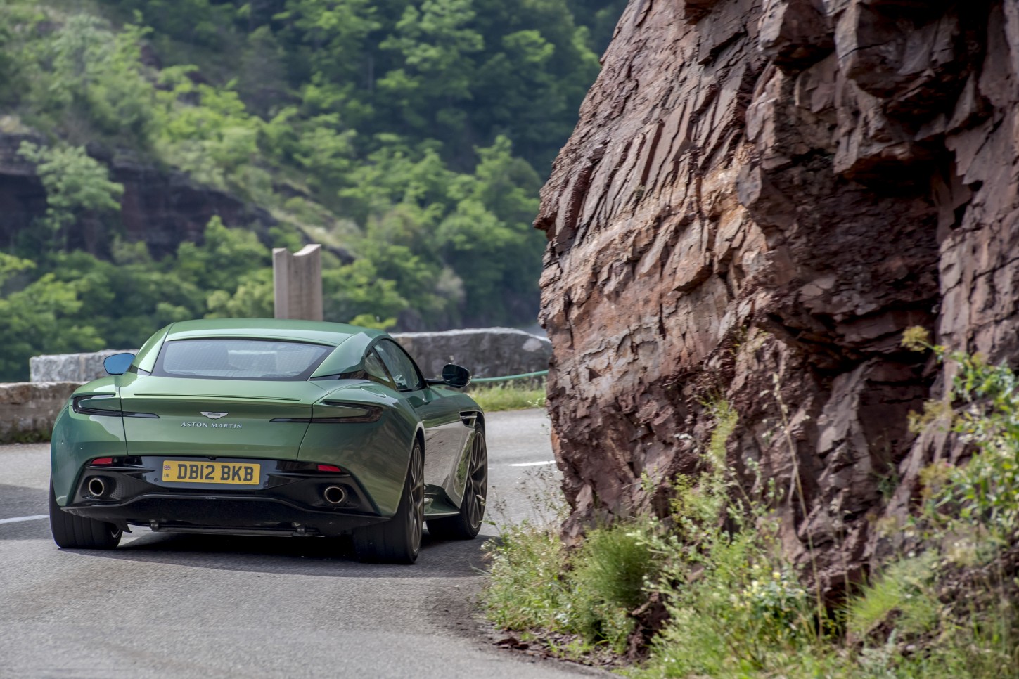 Aston Martin Db12 photo 82