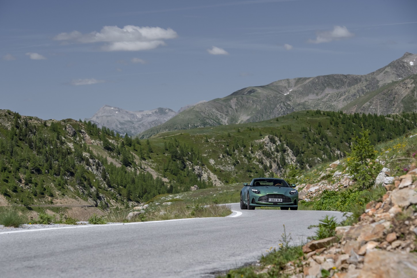 Aston Martin Db12 photo 85