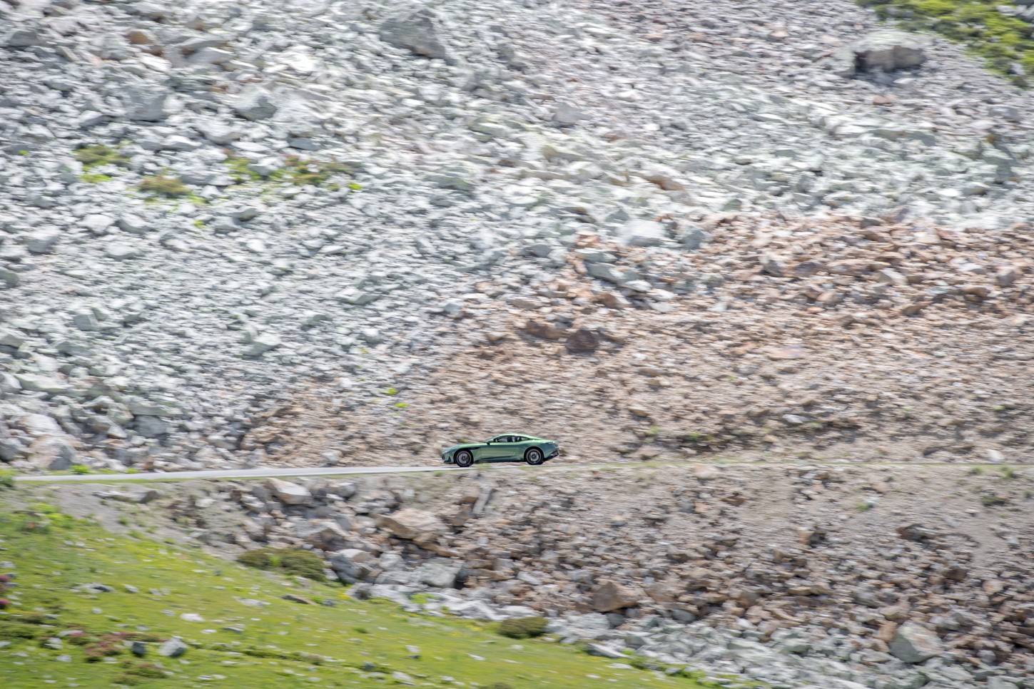 Aston Martin Db12 photo 89