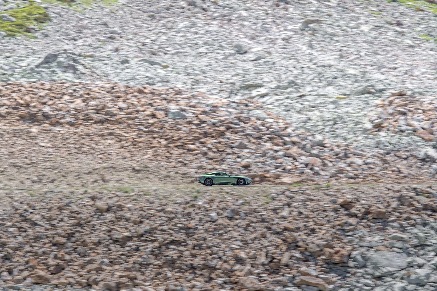 Aston Martin Db12 photo 92