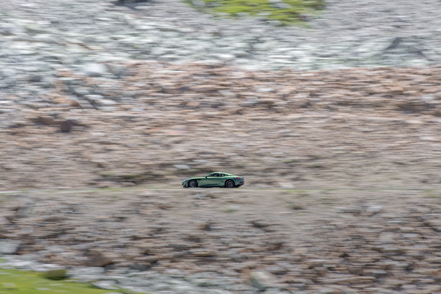 Aston Martin Db12 photo 93