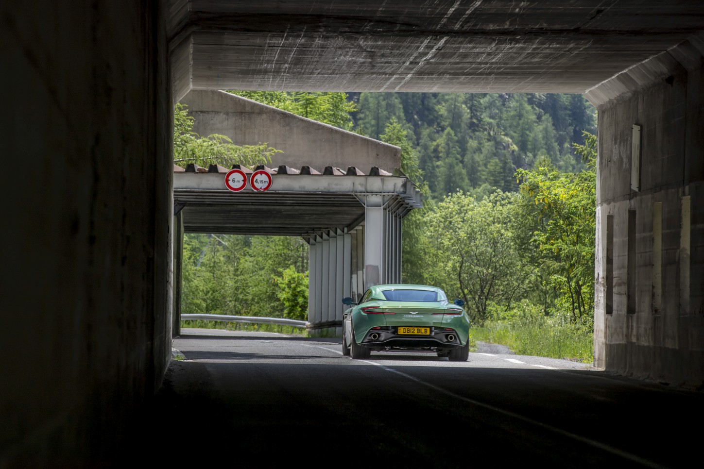 Aston Martin Db12 photo 95