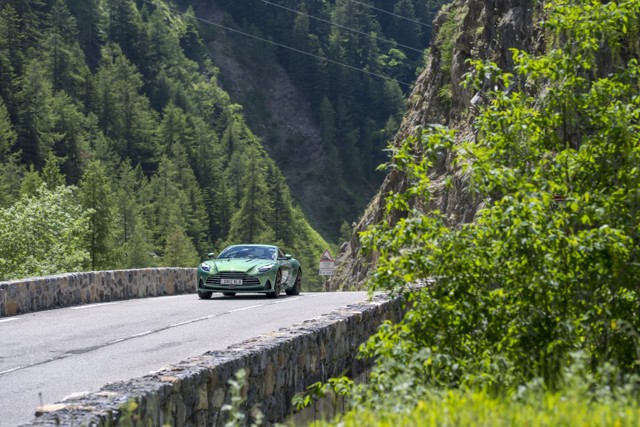 Aston Martin Db12 Foto 96