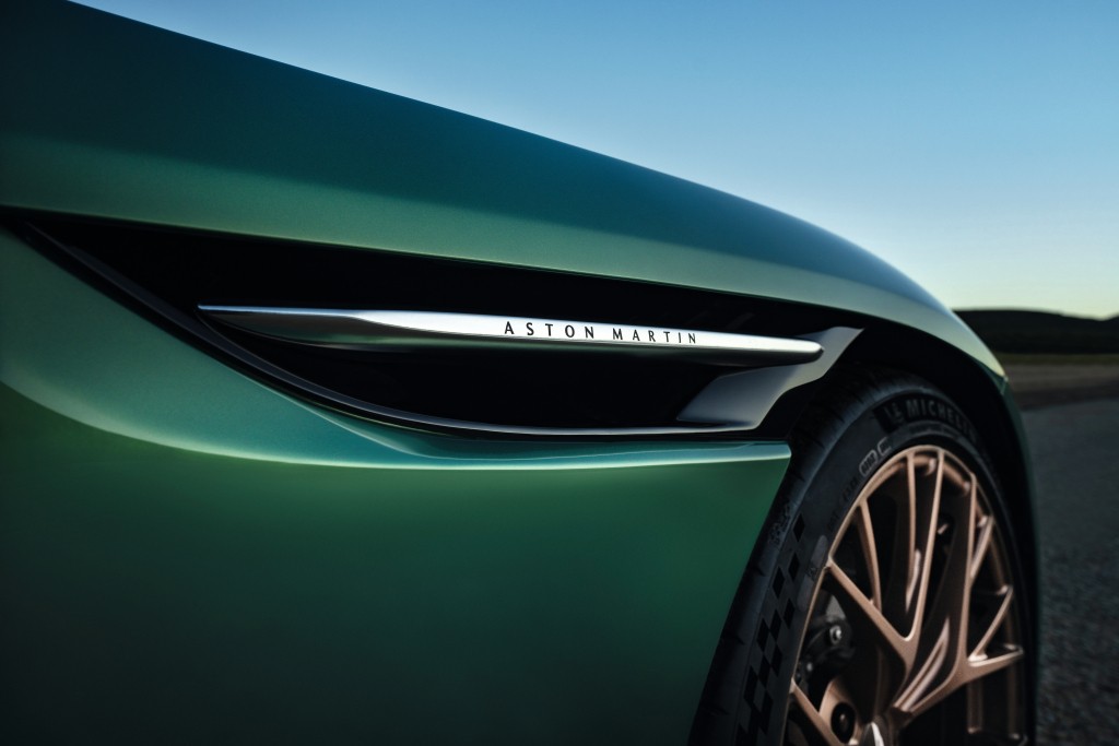 Aston Martin Db12 photo 6