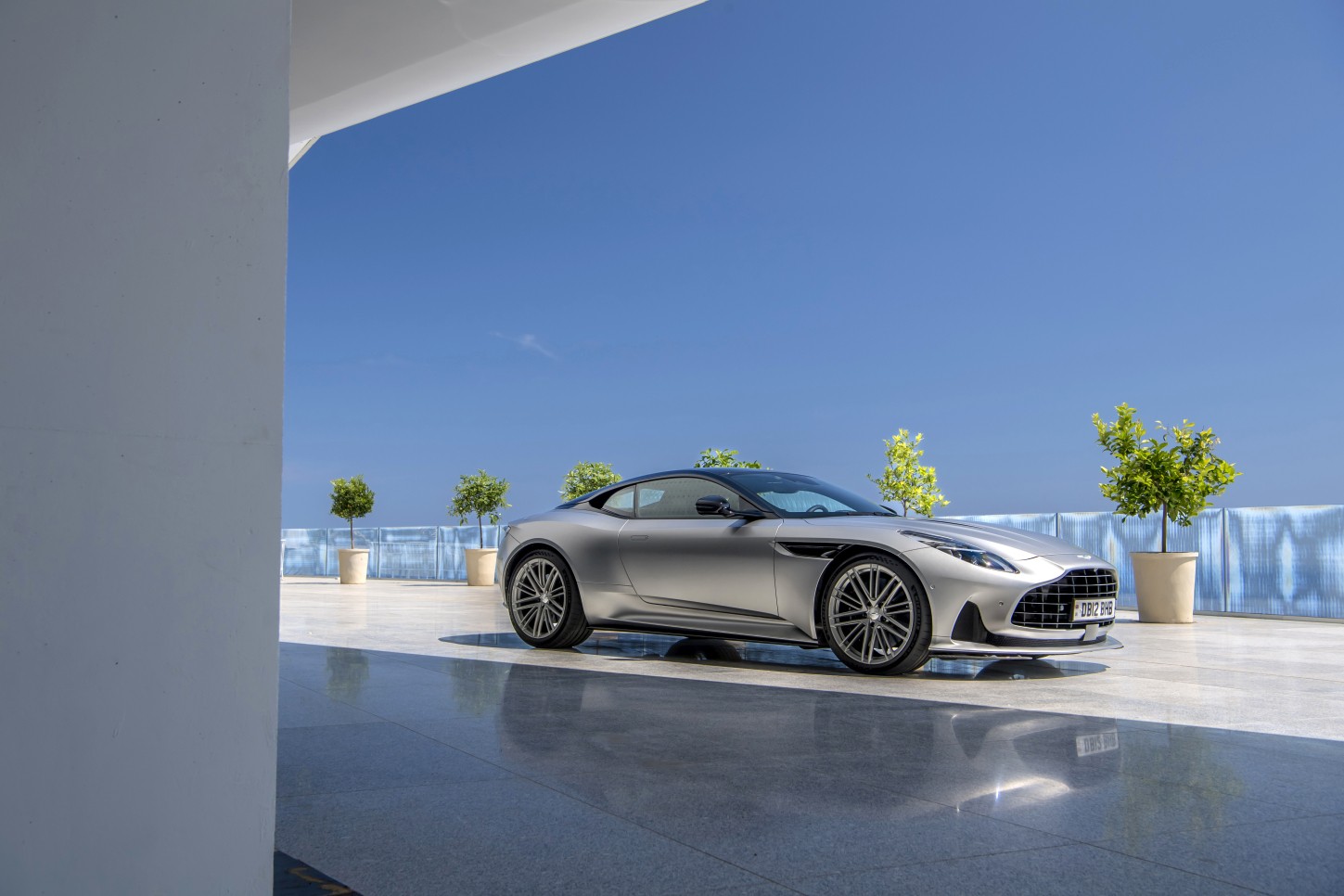 Aston Martin Db12 photo 101