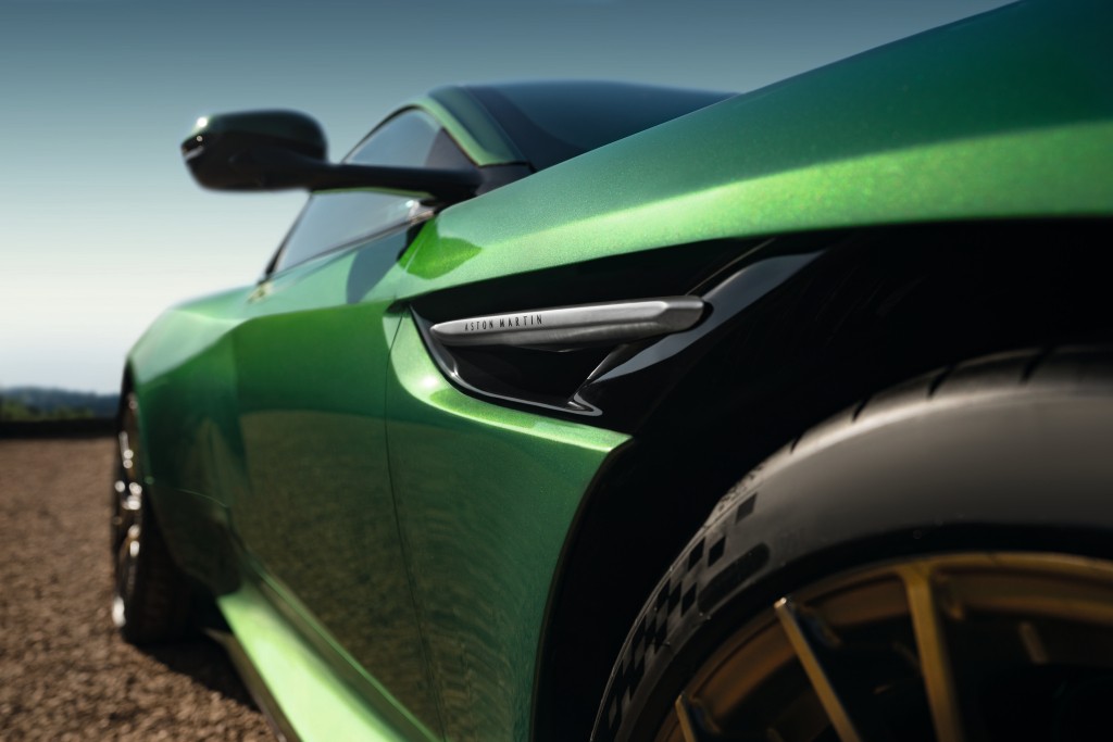 Aston Martin Db12 photo 7