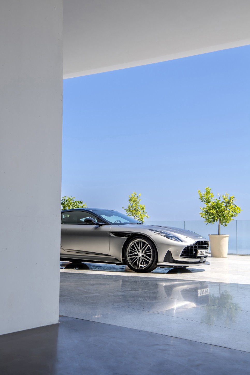 Aston Martin Db12 photo 109