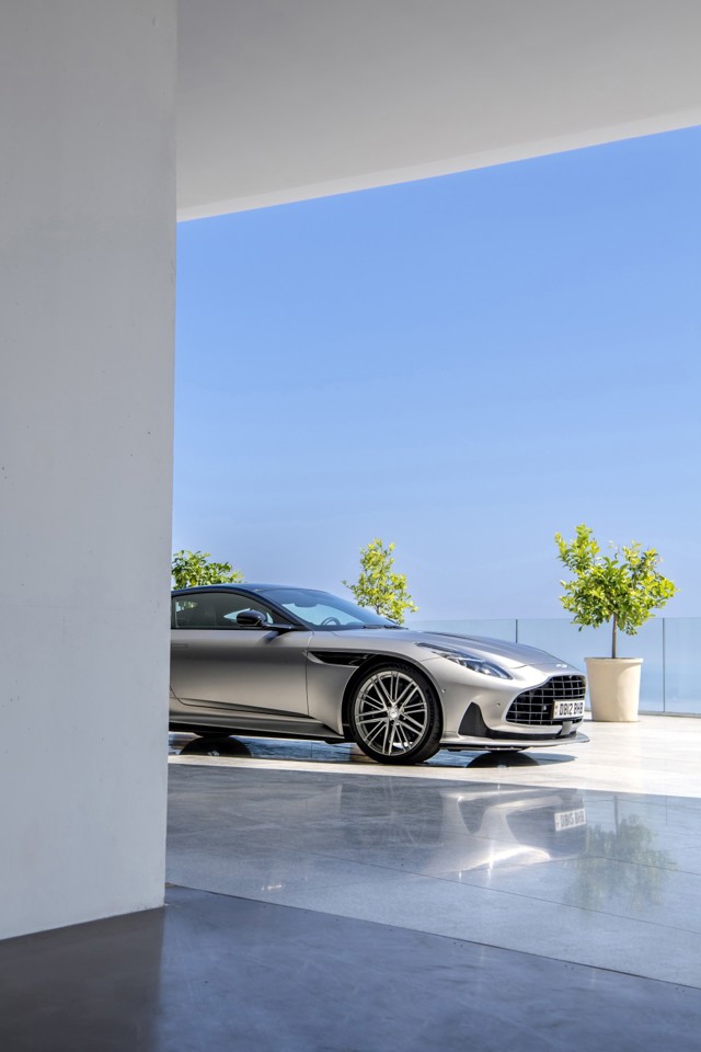 Aston Martin Db12 Foto 109