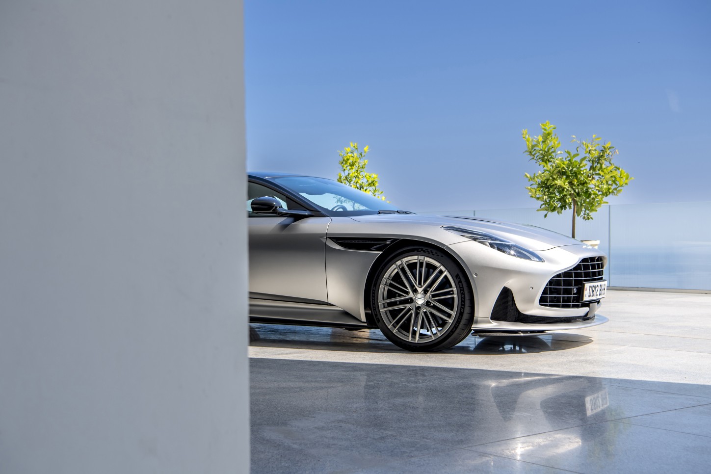 Aston Martin Db12 photo 111