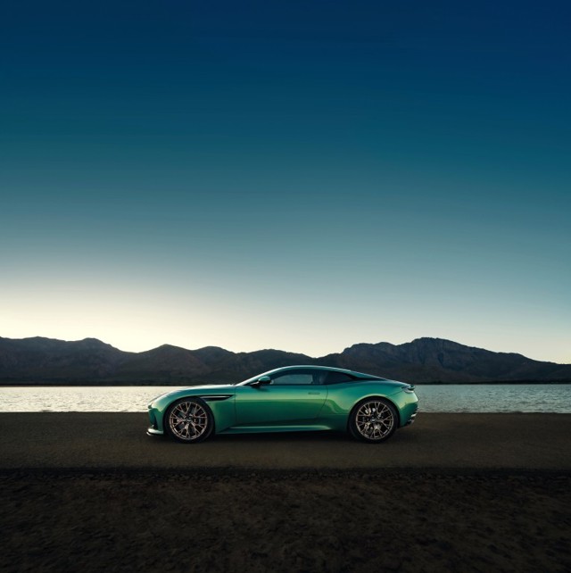 Aston Martin Db12 Foto 19