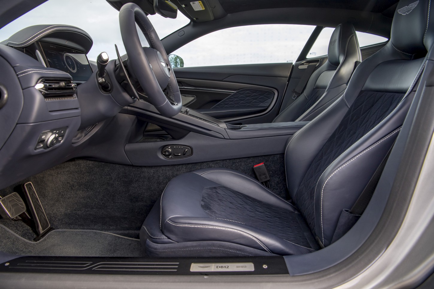 Aston Martin Db12 photo 180