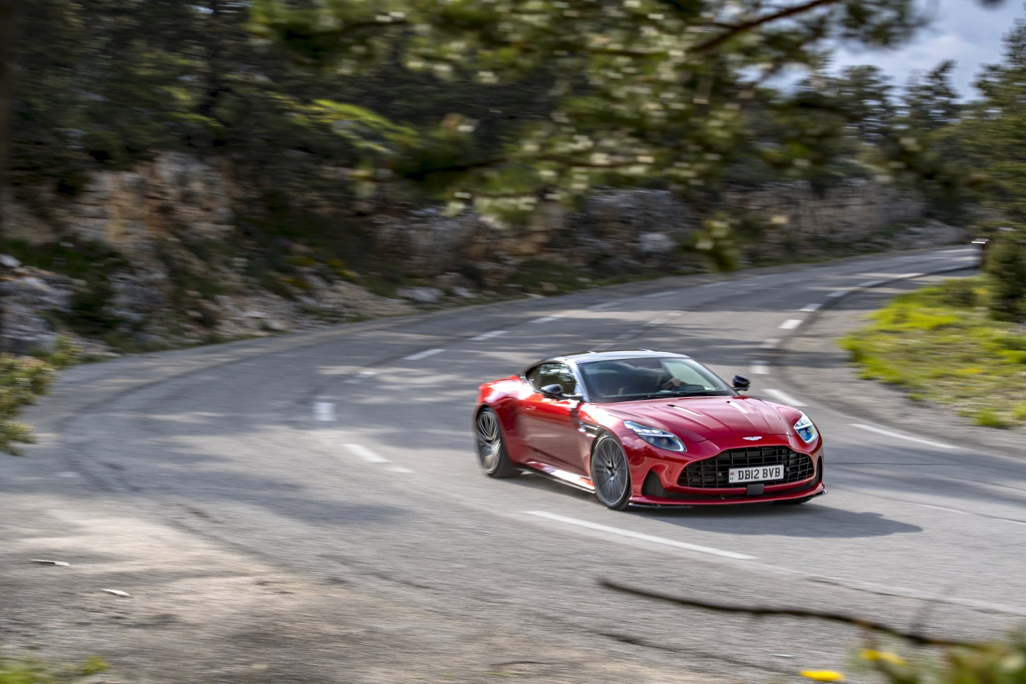 Aston Martin Db12 photo 31