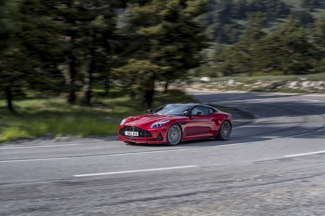 Aston Martin Db12 Foto 32