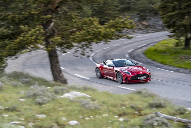 Aston Martin Db12 Foto 35