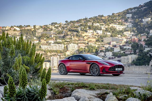 Aston Martin Db12 Foto 37