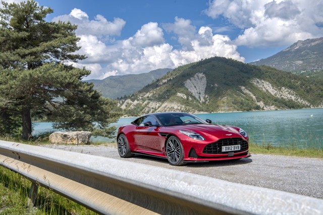Aston Martin Db12 Foto 38