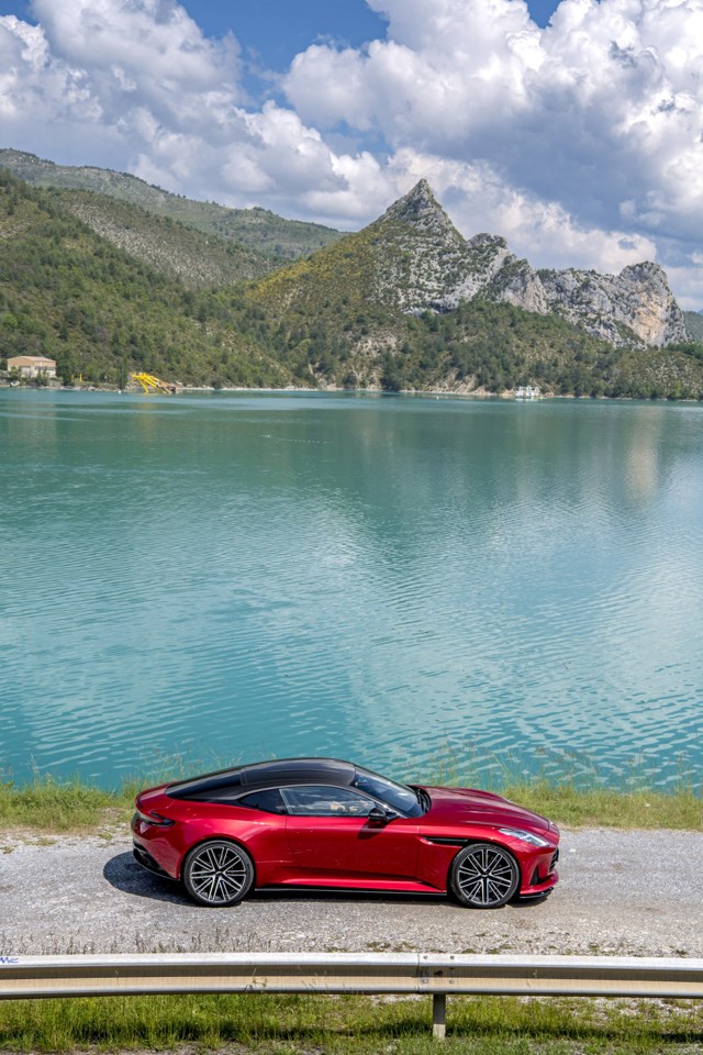 Aston Martin Db12 Foto 40