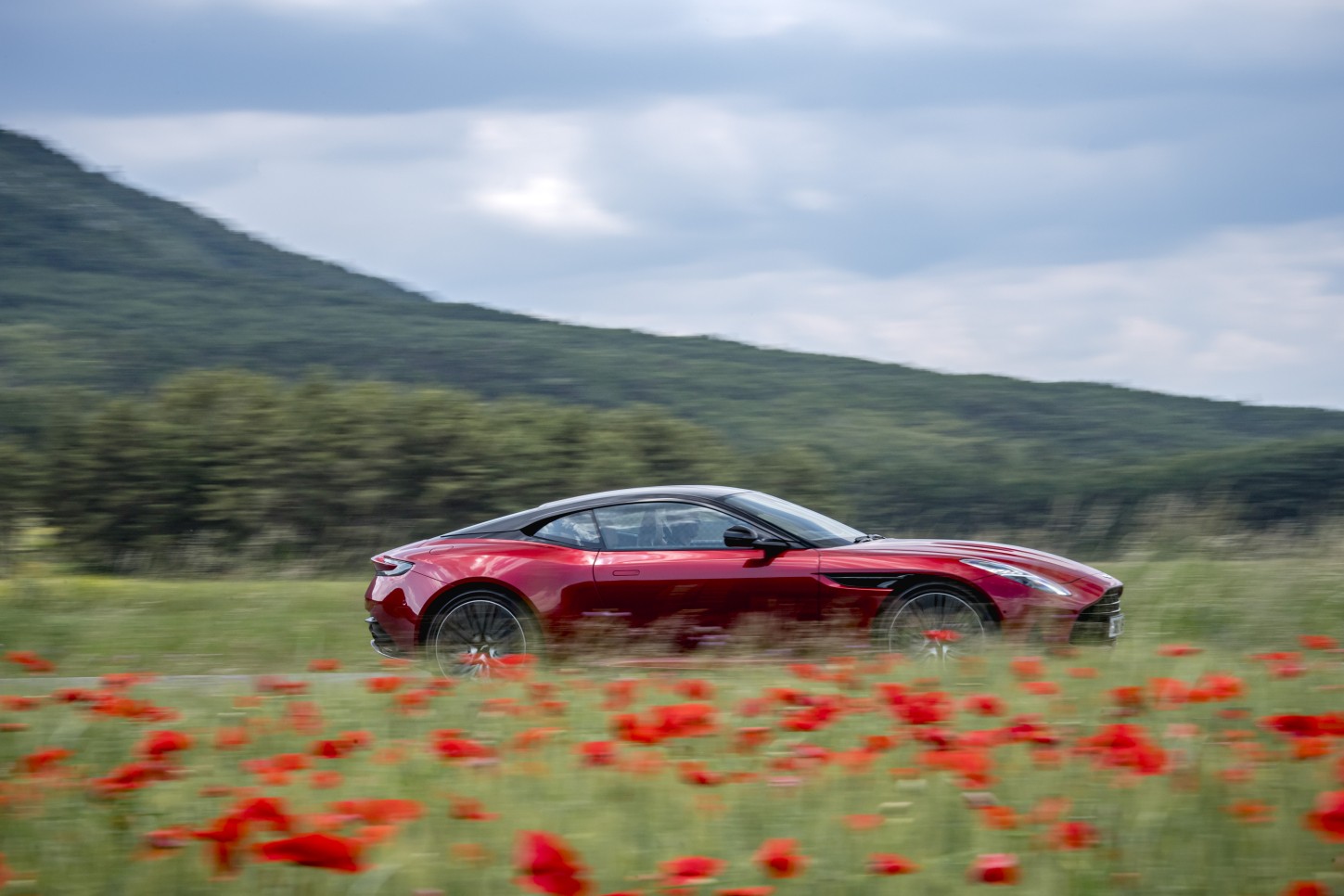 Aston Martin Db12 photo 60