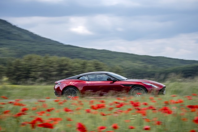 Aston Martin Db12 Foto 60