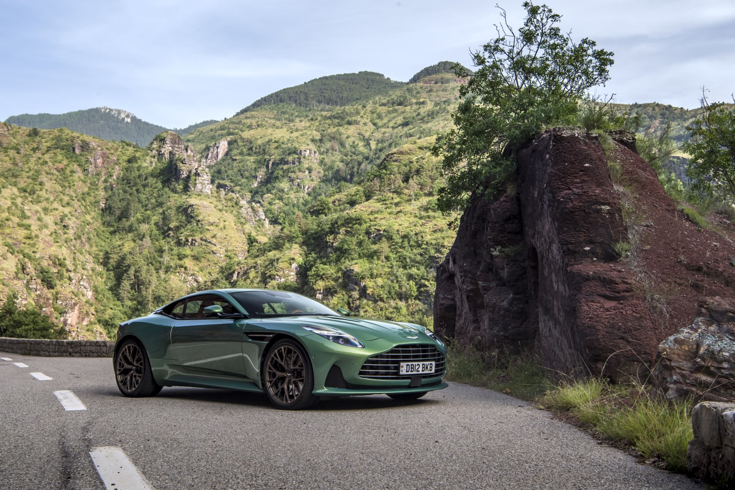 Aston Martin Db12 photo 67