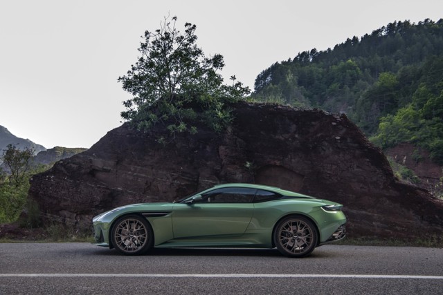 Aston Martin Db12 Foto 68