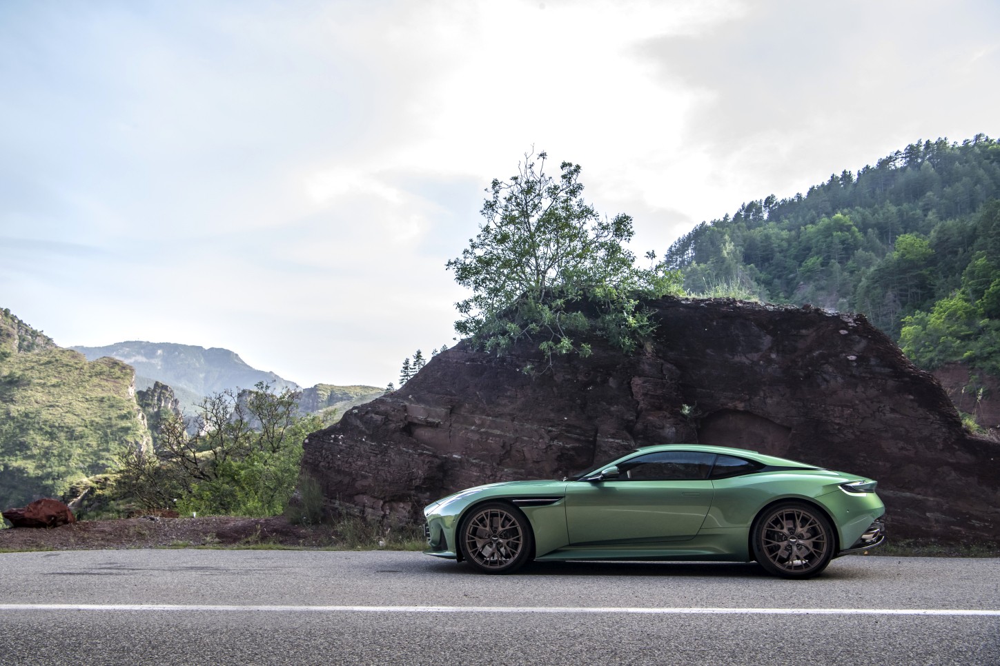 Aston Martin Db12 photo 69