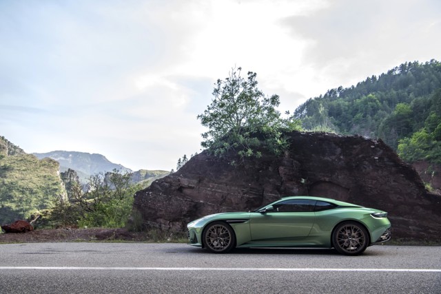 Aston Martin Db12 Foto 69