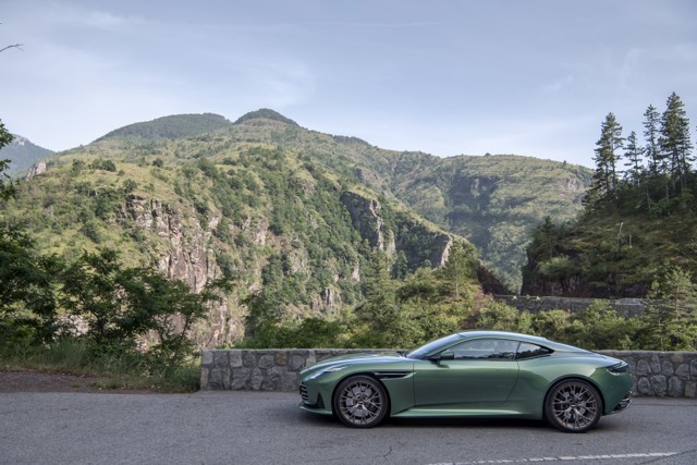 Aston Martin Db12 Foto 71