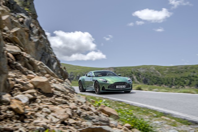 Aston Martin Db12 Foto 75