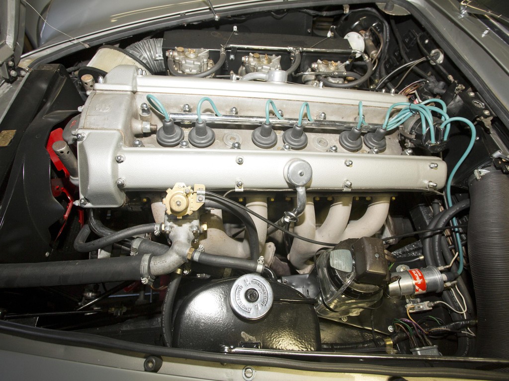 Aston Martin Db6 Volante photo 16