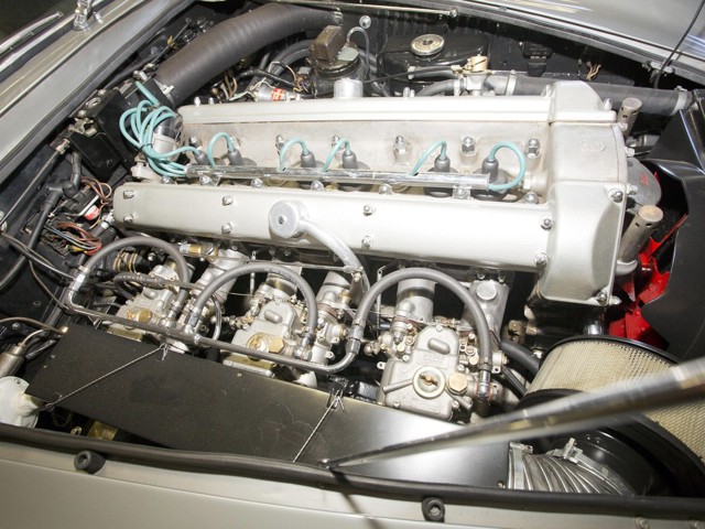 Aston Martin Db6 Volante photo 17