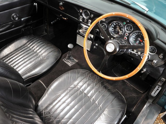 Aston Martin Db6 Volante photo 18