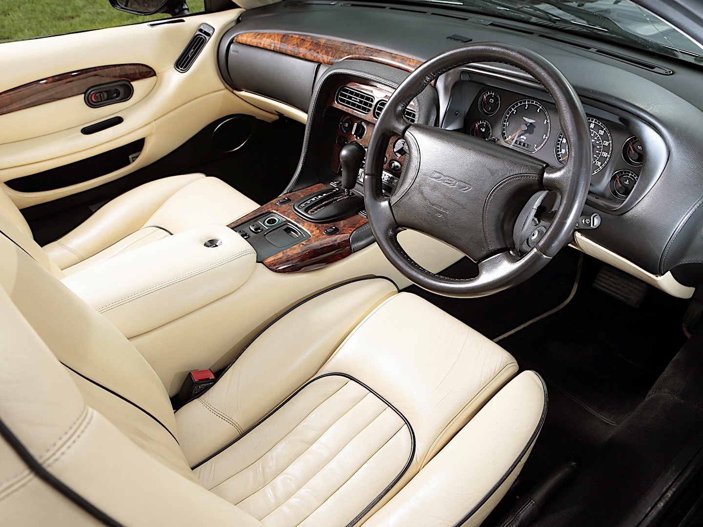 Aston Martin Db7 Volante photo 17