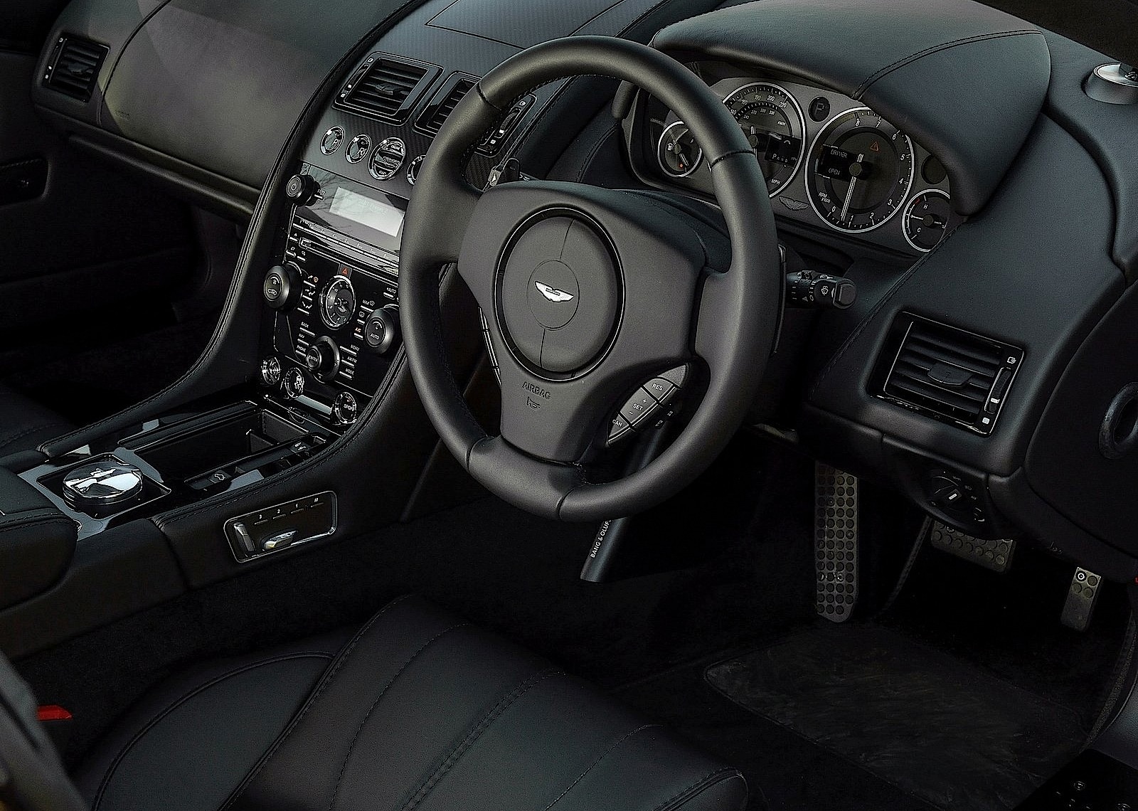 Aston Martin Db9 photo 17