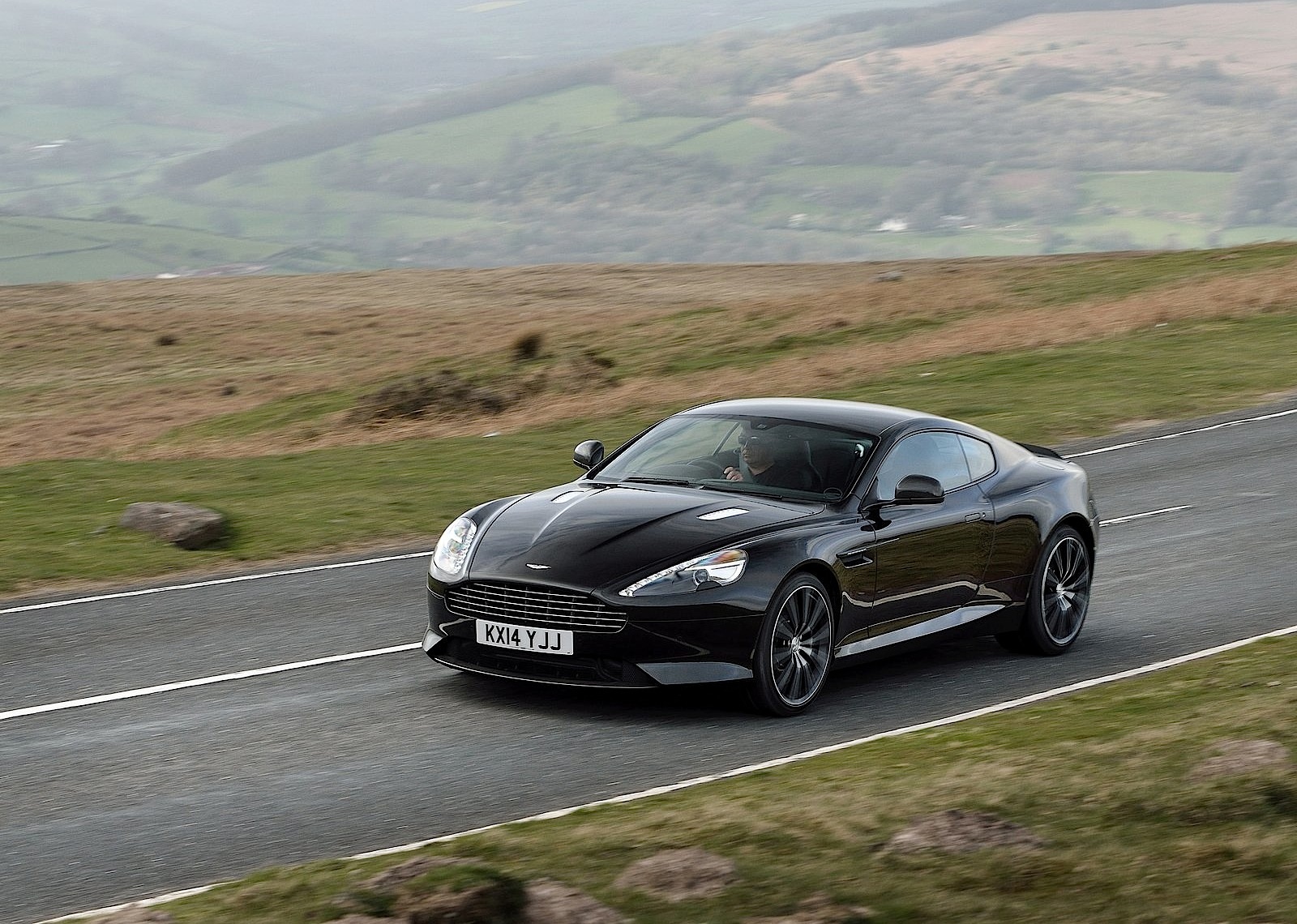 Aston Martin Db9 photo 4