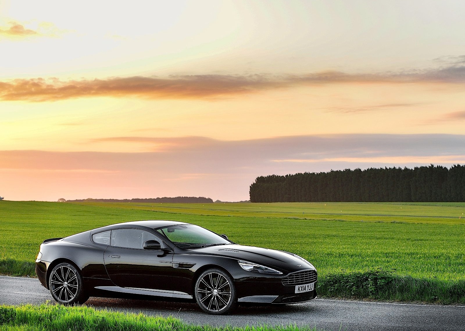 Aston Martin Db9 photo 7