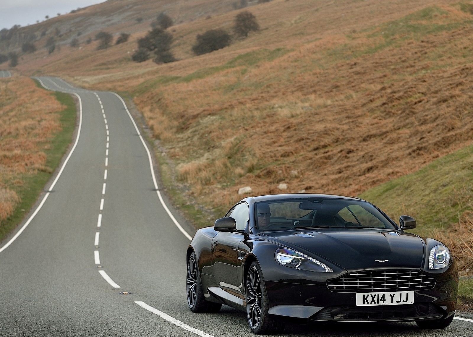 Aston Martin Db9 photo 13