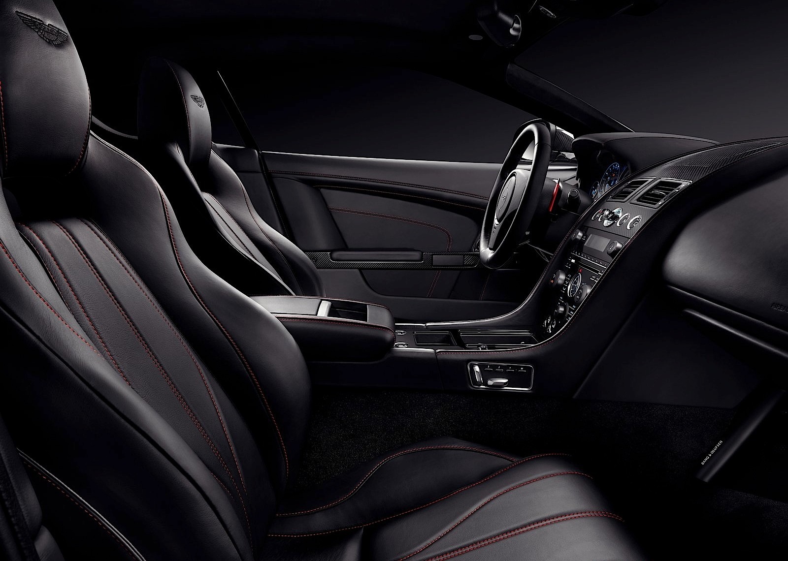 Aston Martin Db9 photo 19